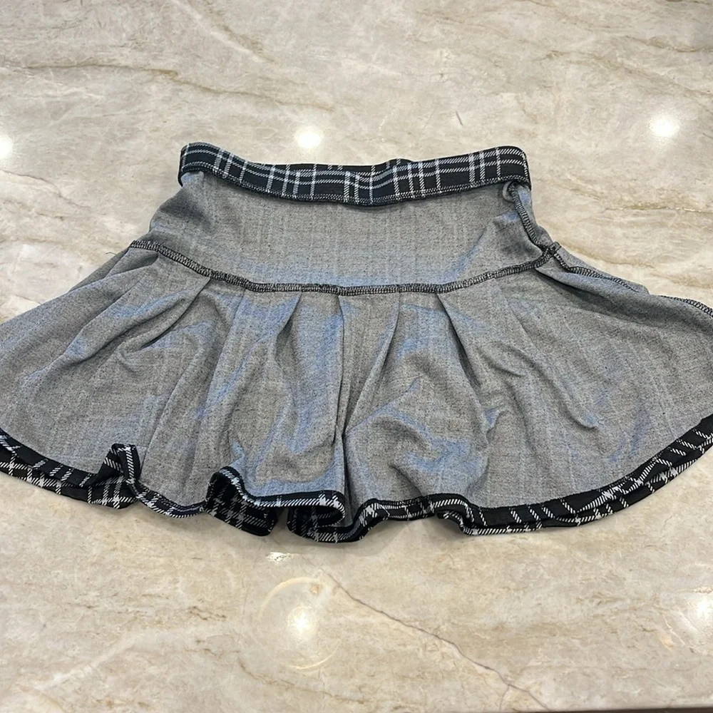 HESPERUS | Schoolgirl Pleated Tartan Mini‎ Skirt | Black & White Plaid | Small